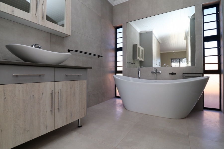 To Let 3 Bedroom Property for Rent in Flamwood North West